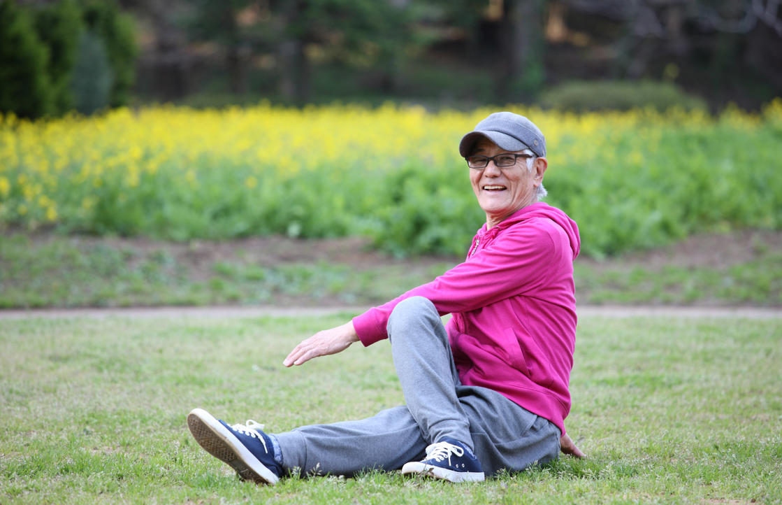 a man throwing a frisbee at the park: Another way to increase mobility in your spine, the seated twist prevents injuries caused by reaching across your body or performing pulling exercises. It’s another stretch that works many muscles in your core and upper body, from glutes and abs to shoulders. Best of all, its many variations can be used to revitalize your stretching.